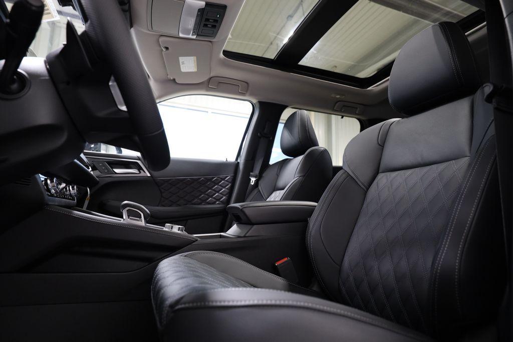 new 2025 Mitsubishi Outlander PHEV car, priced at $46,622