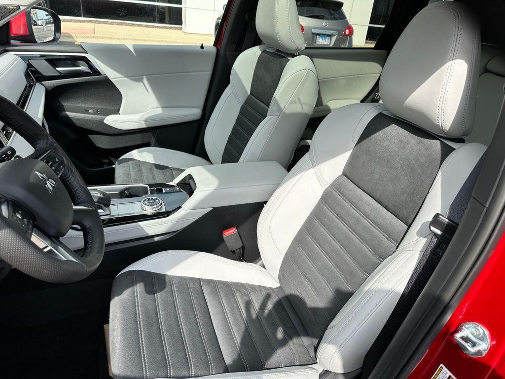 new 2025 Mitsubishi Outlander car, priced at $37,800