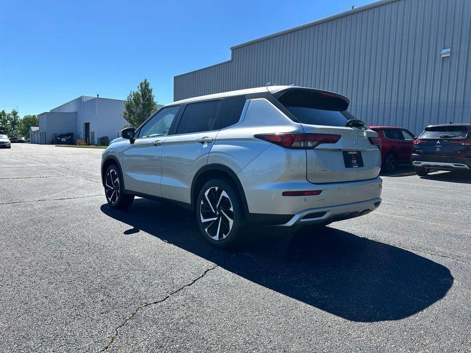 new 2024 Mitsubishi Outlander car, priced at $35,005