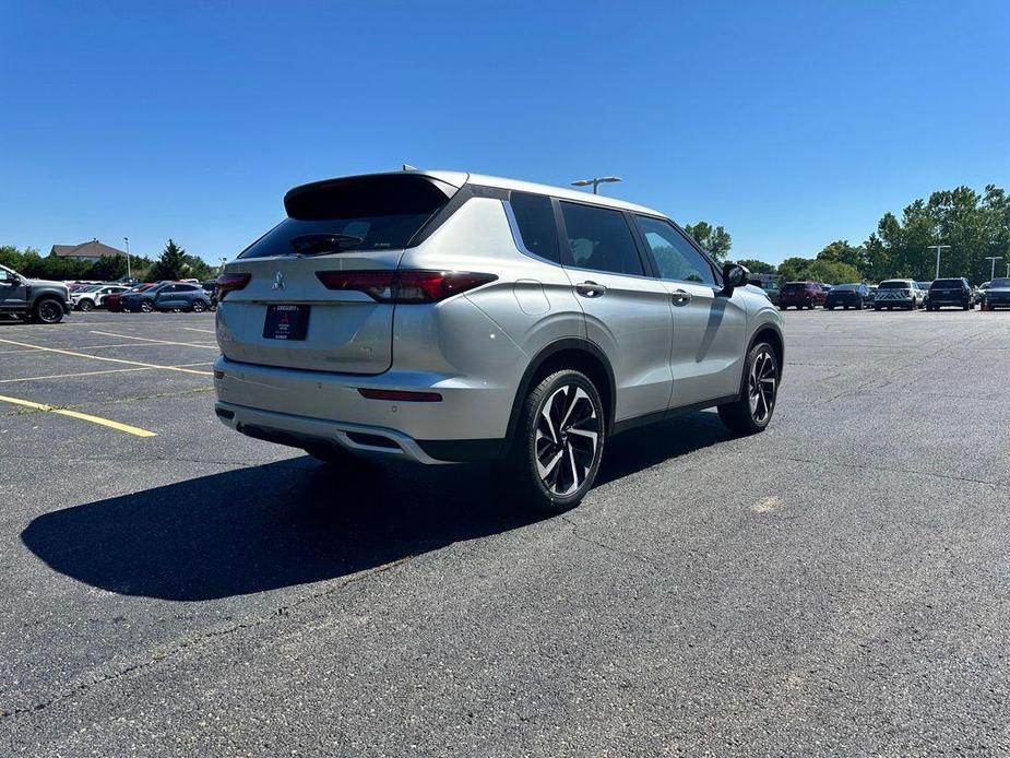 new 2024 Mitsubishi Outlander car, priced at $35,005