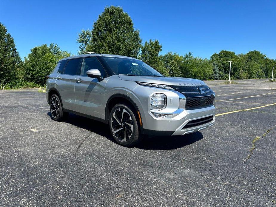 new 2024 Mitsubishi Outlander car, priced at $35,005