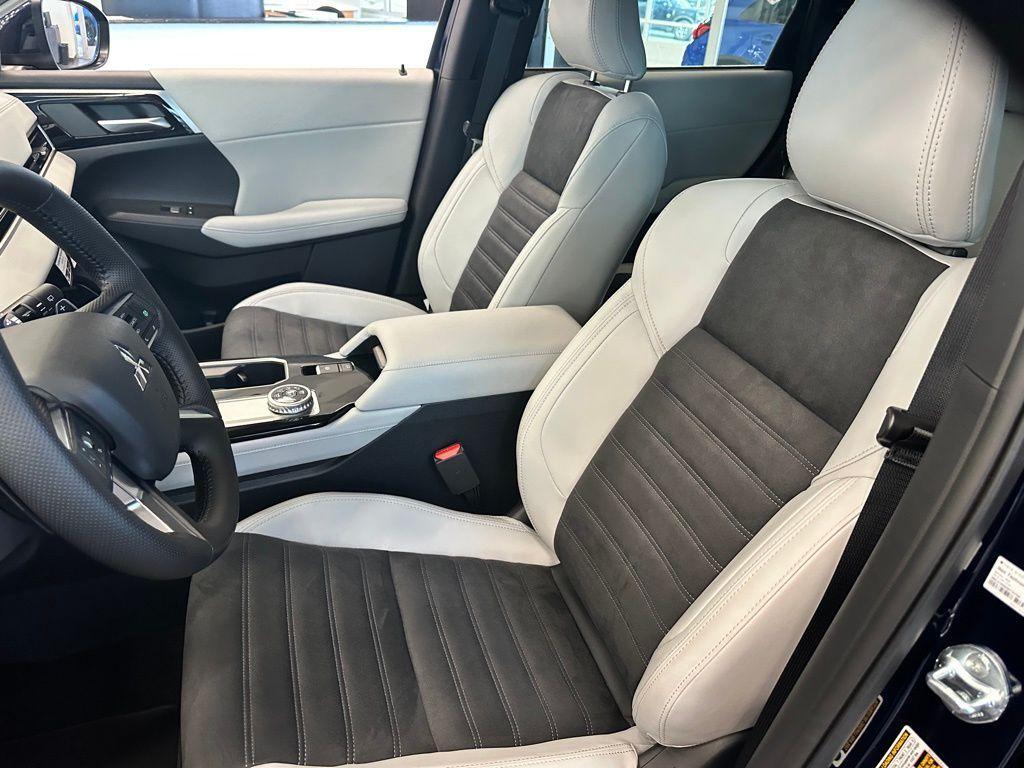 new 2025 Mitsubishi Outlander car, priced at $39,870