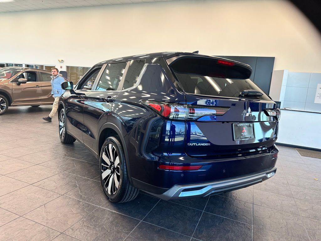 new 2025 Mitsubishi Outlander car, priced at $39,870