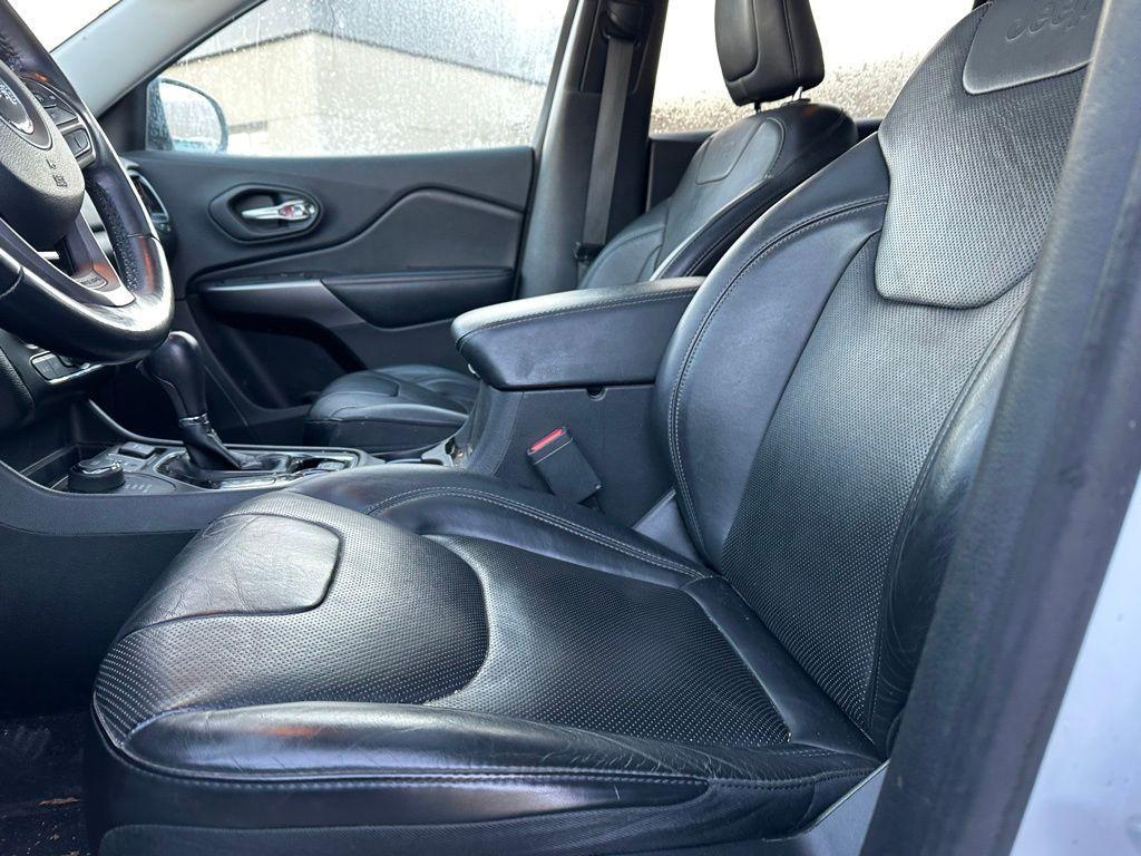 used 2019 Jeep Cherokee car, priced at $15,977