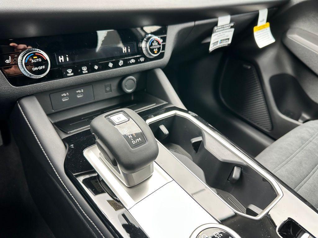 new 2025 Mitsubishi Outlander car, priced at $38,200