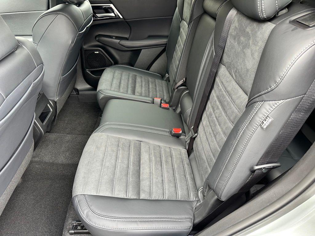 new 2025 Mitsubishi Outlander car, priced at $38,200