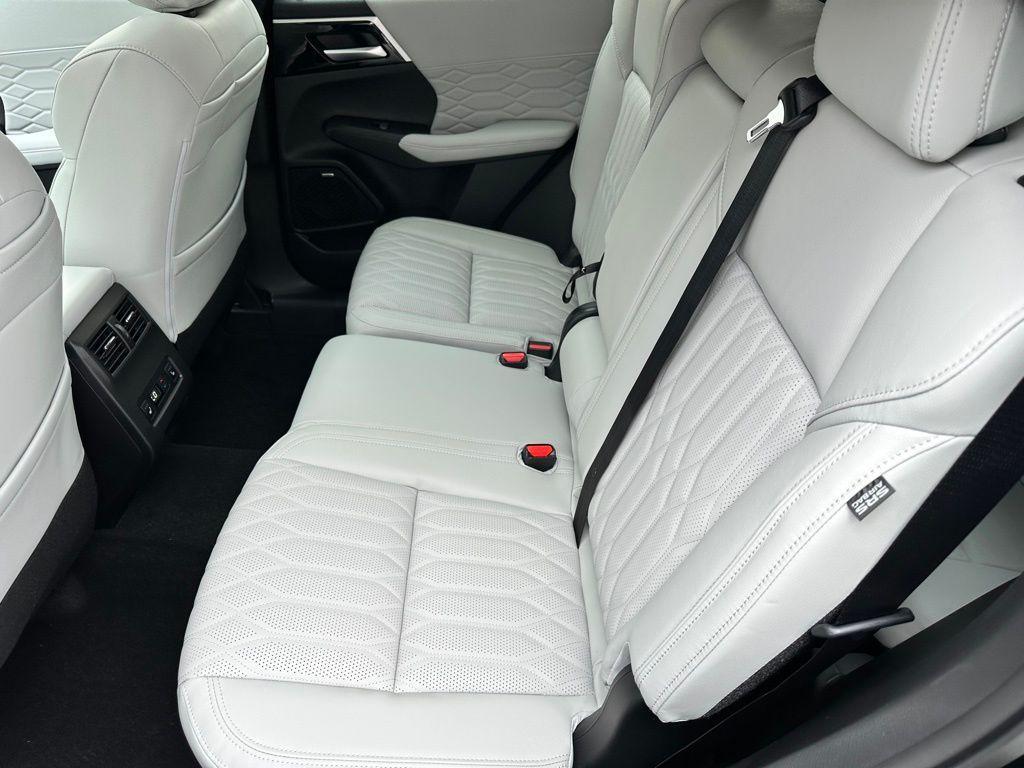 new 2025 Mitsubishi Outlander car, priced at $43,950