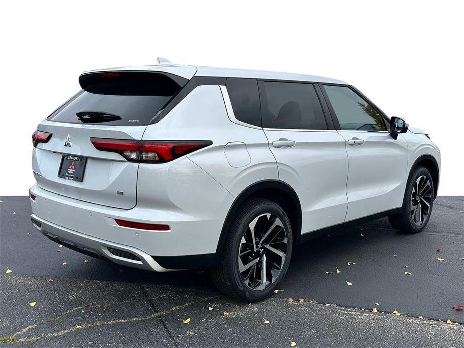 new 2024 Mitsubishi Outlander car, priced at $36,610