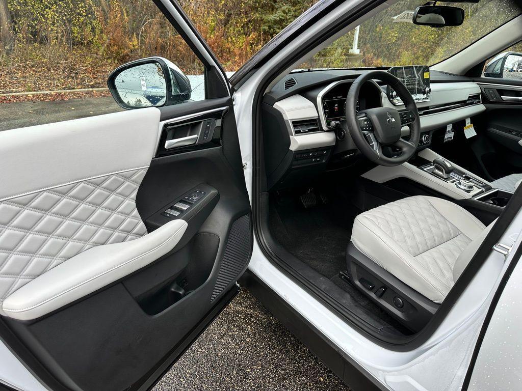 new 2025 Mitsubishi Outlander PHEV car, priced at $49,900