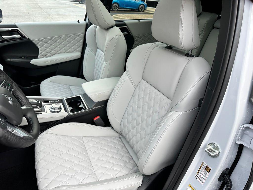 new 2025 Mitsubishi Outlander PHEV car, priced at $49,900