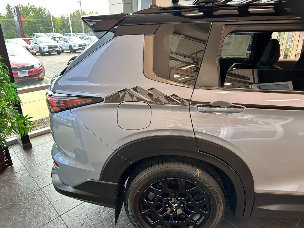 new 2025 Mitsubishi Outlander car, priced at $41,862