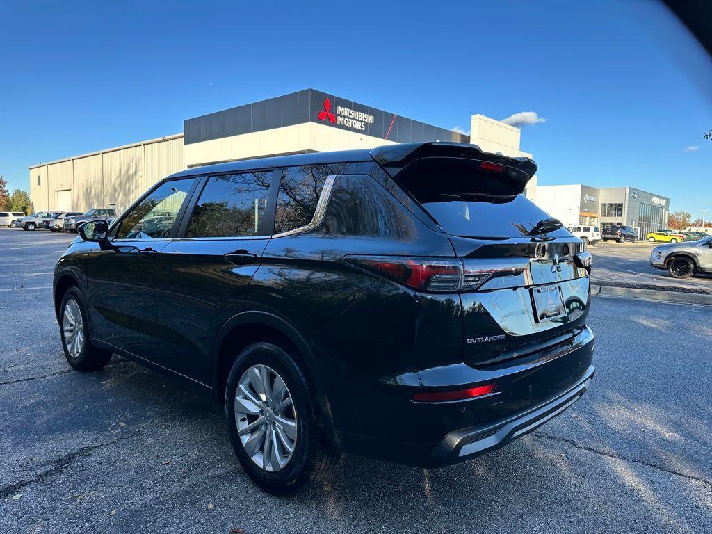 new 2025 Mitsubishi Outlander car, priced at $32,998