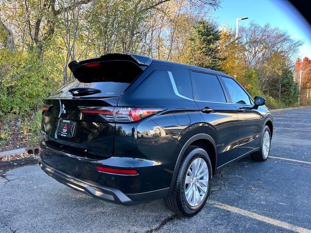 new 2025 Mitsubishi Outlander car, priced at $32,998