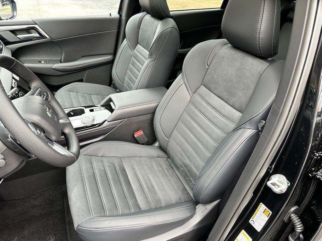 new 2025 Mitsubishi Outlander car, priced at $41,845