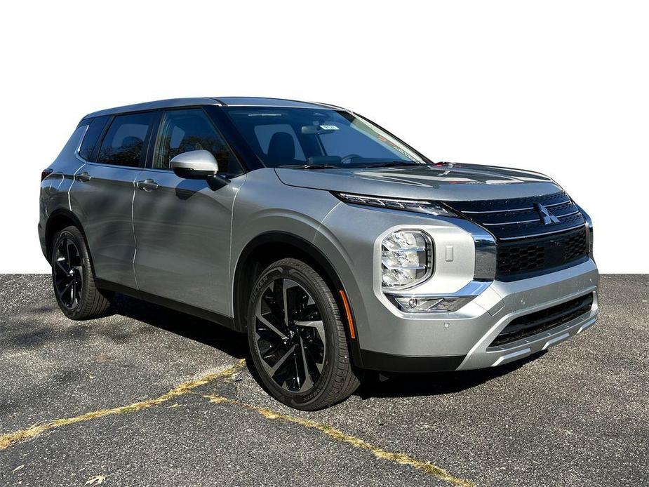 new 2024 Mitsubishi Outlander car, priced at $35,275