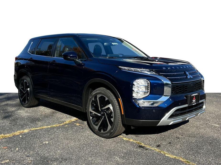 new 2024 Mitsubishi Outlander car, priced at $36,015