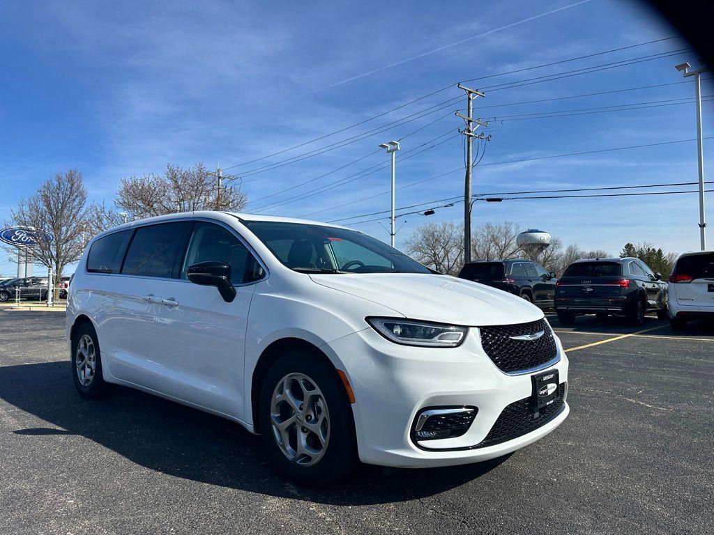 used 2024 Chrysler Pacifica car, priced at $33,569