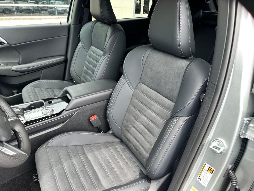 new 2025 Mitsubishi Outlander car, priced at $35,194