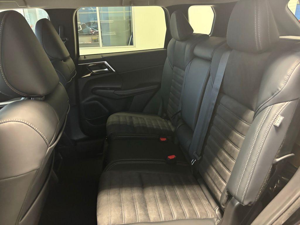 new 2024 Mitsubishi Outlander car, priced at $27,995
