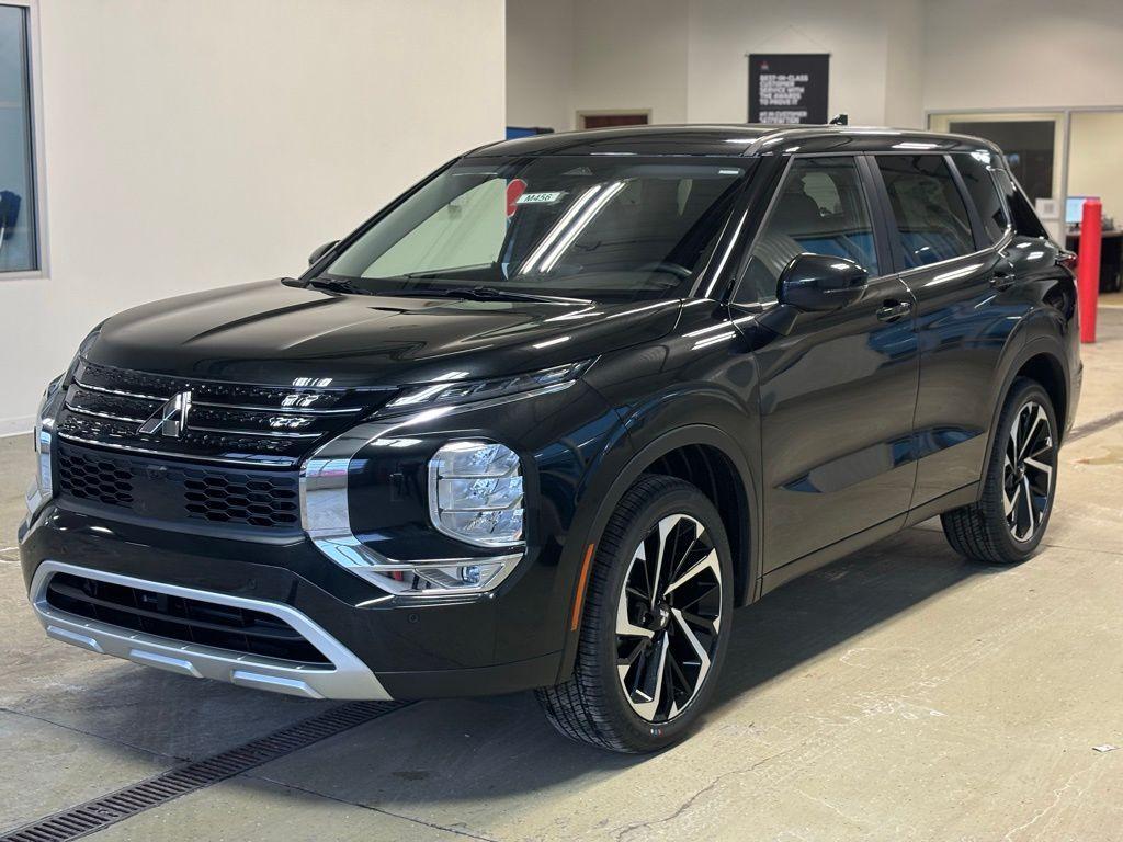 new 2024 Mitsubishi Outlander car, priced at $27,995