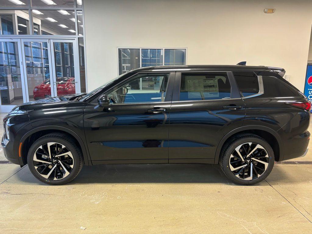 new 2024 Mitsubishi Outlander car, priced at $27,995