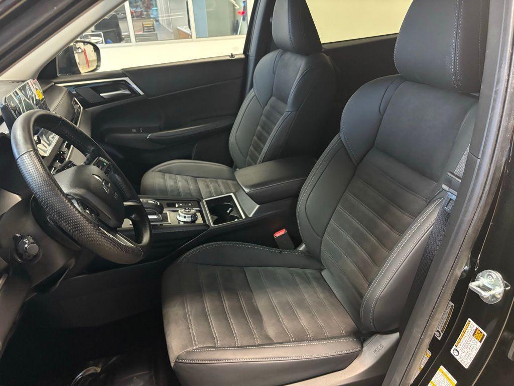 new 2024 Mitsubishi Outlander car, priced at $27,995