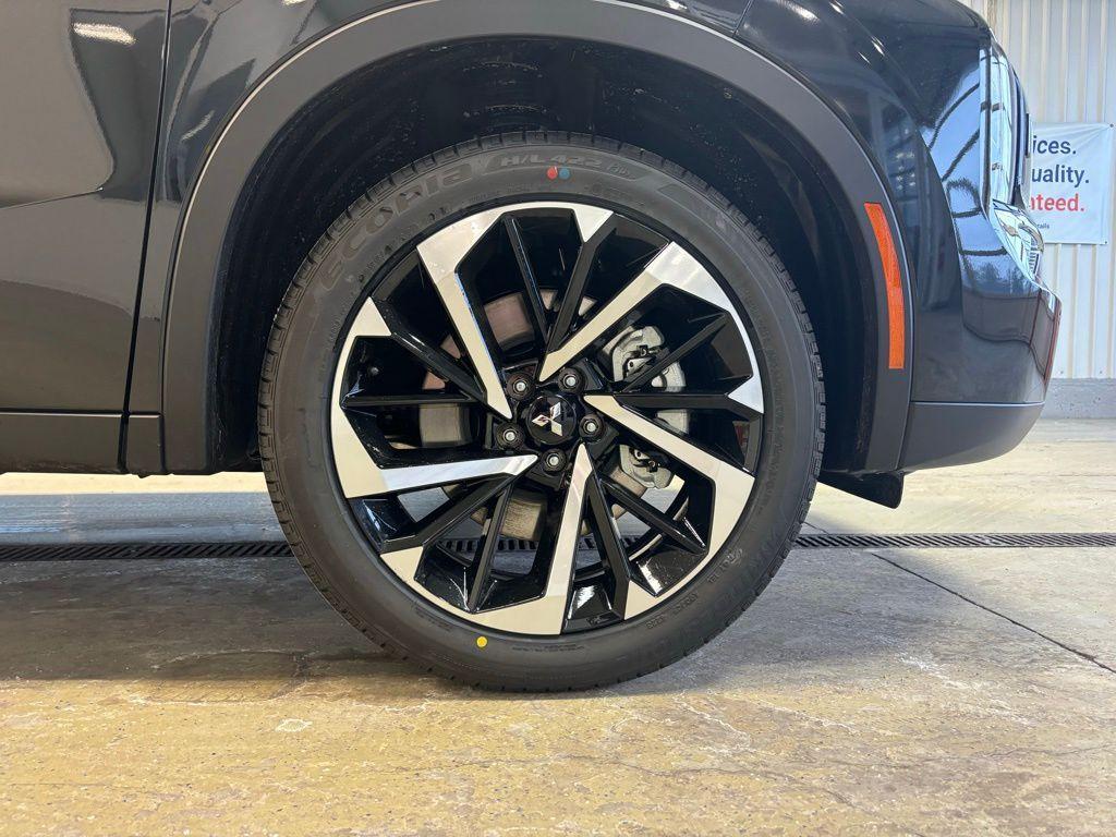 new 2024 Mitsubishi Outlander car, priced at $27,995