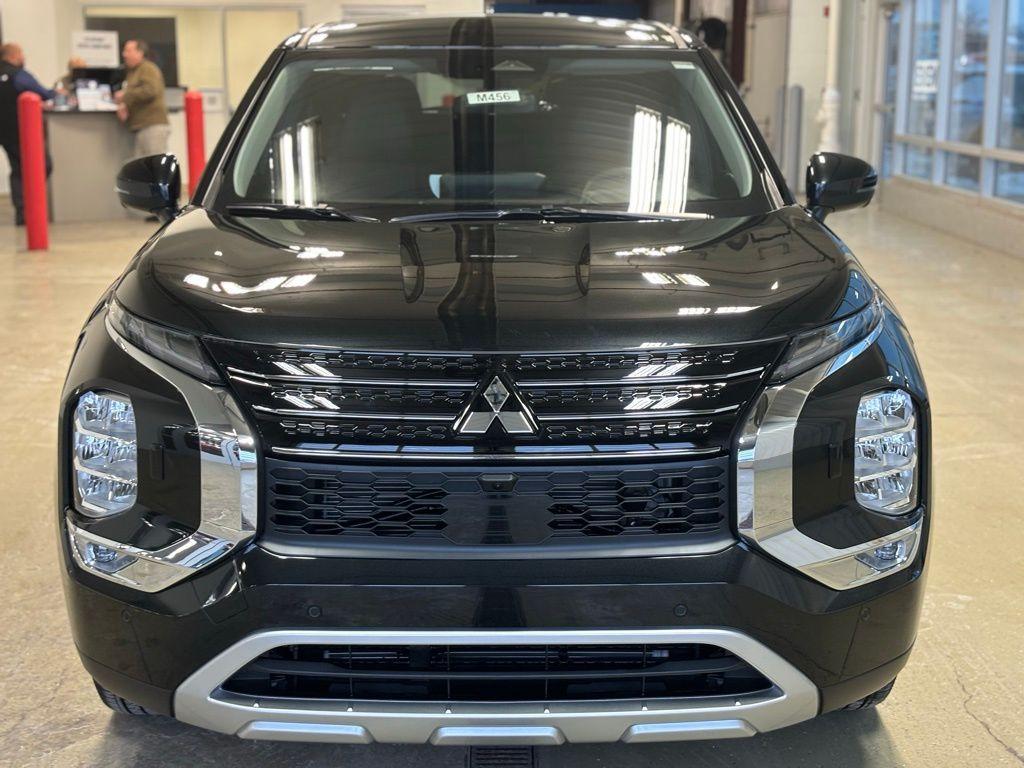 new 2024 Mitsubishi Outlander car, priced at $27,995