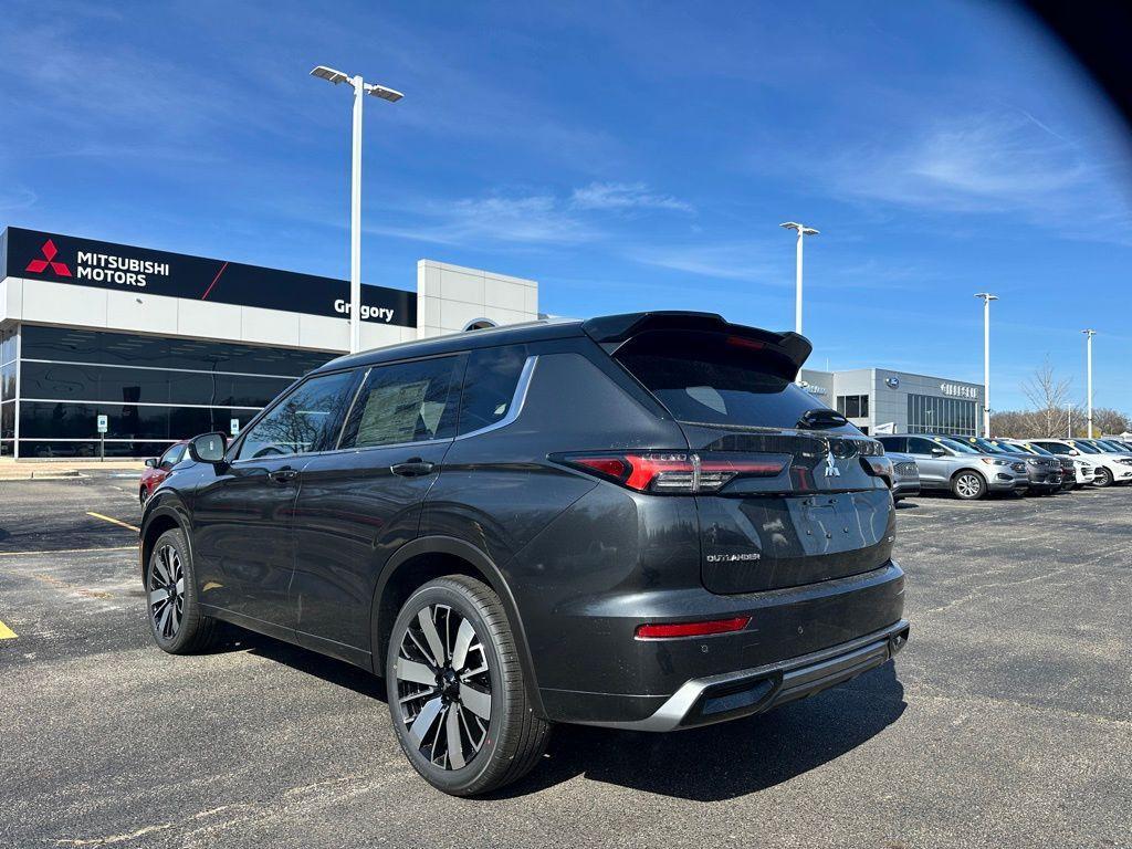new 2025 Mitsubishi Outlander car, priced at $45,535