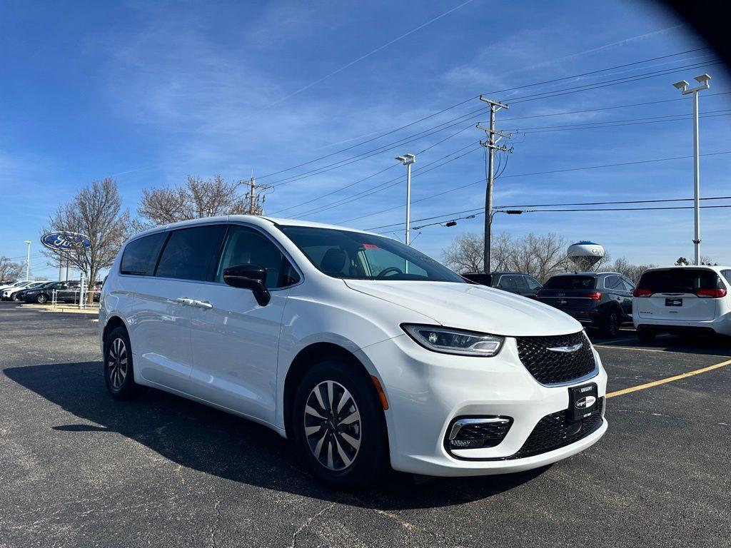 used 2024 Chrysler Pacifica Hybrid car, priced at $30,874