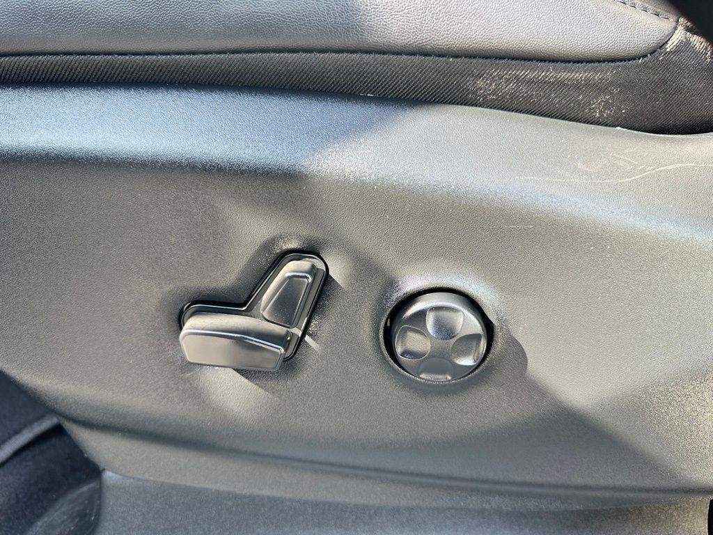 used 2024 Chrysler Pacifica Hybrid car, priced at $30,874