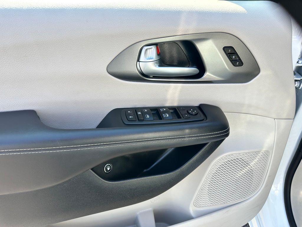 used 2024 Chrysler Pacifica Hybrid car, priced at $30,874
