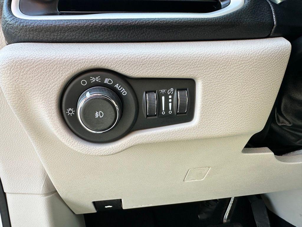 used 2024 Chrysler Pacifica Hybrid car, priced at $30,874