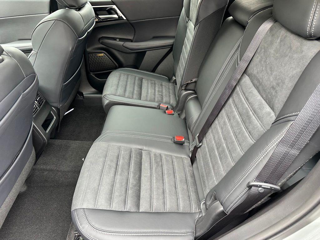 new 2025 Mitsubishi Outlander car, priced at $41,400