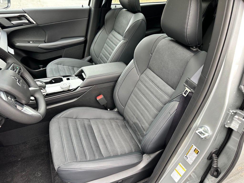 new 2025 Mitsubishi Outlander car, priced at $41,400