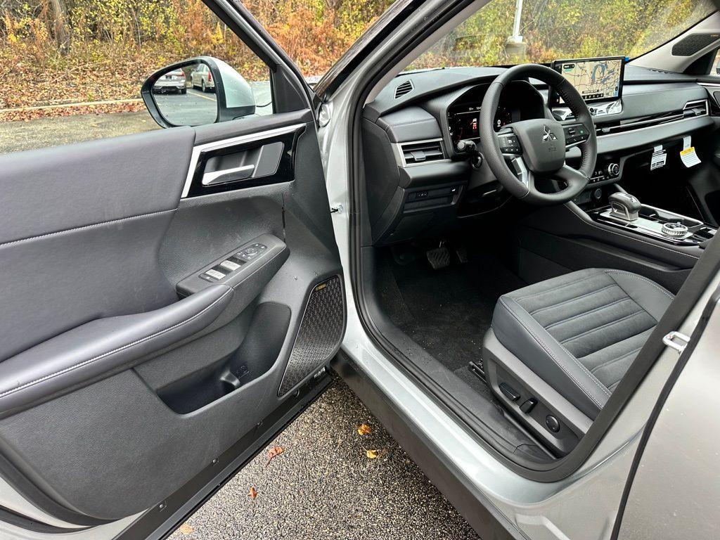 new 2025 Mitsubishi Outlander car, priced at $41,400