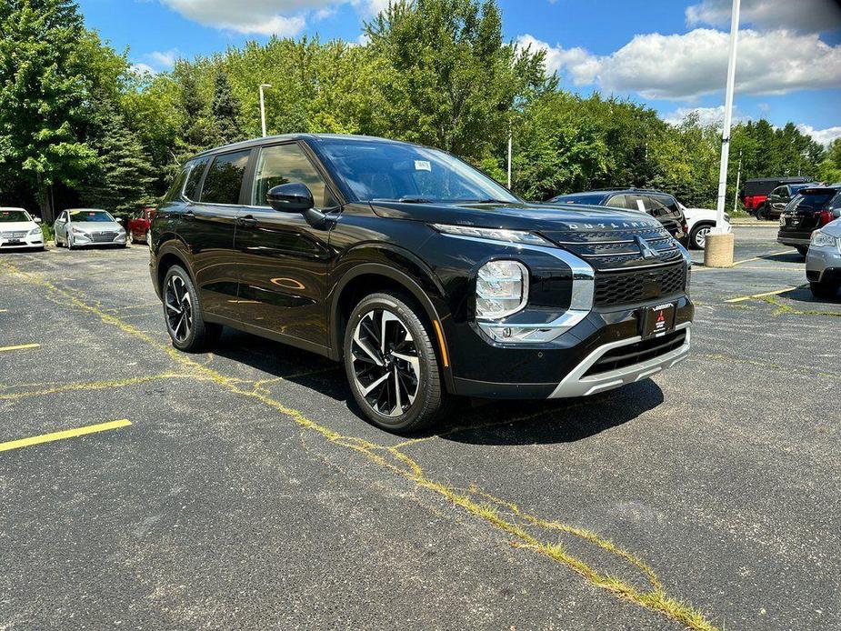 new 2024 Mitsubishi Outlander car, priced at $35,005