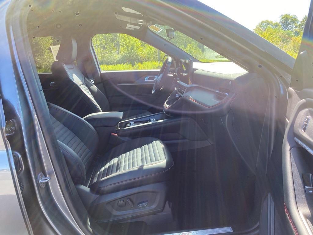new 2025 Ford Explorer car, priced at $49,999