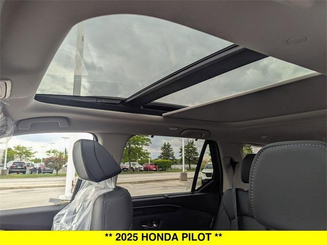 new 2025 Honda Pilot car, priced at $52,950