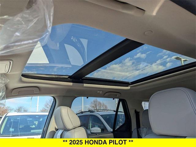 new 2025 Honda Pilot car, priced at $51,050