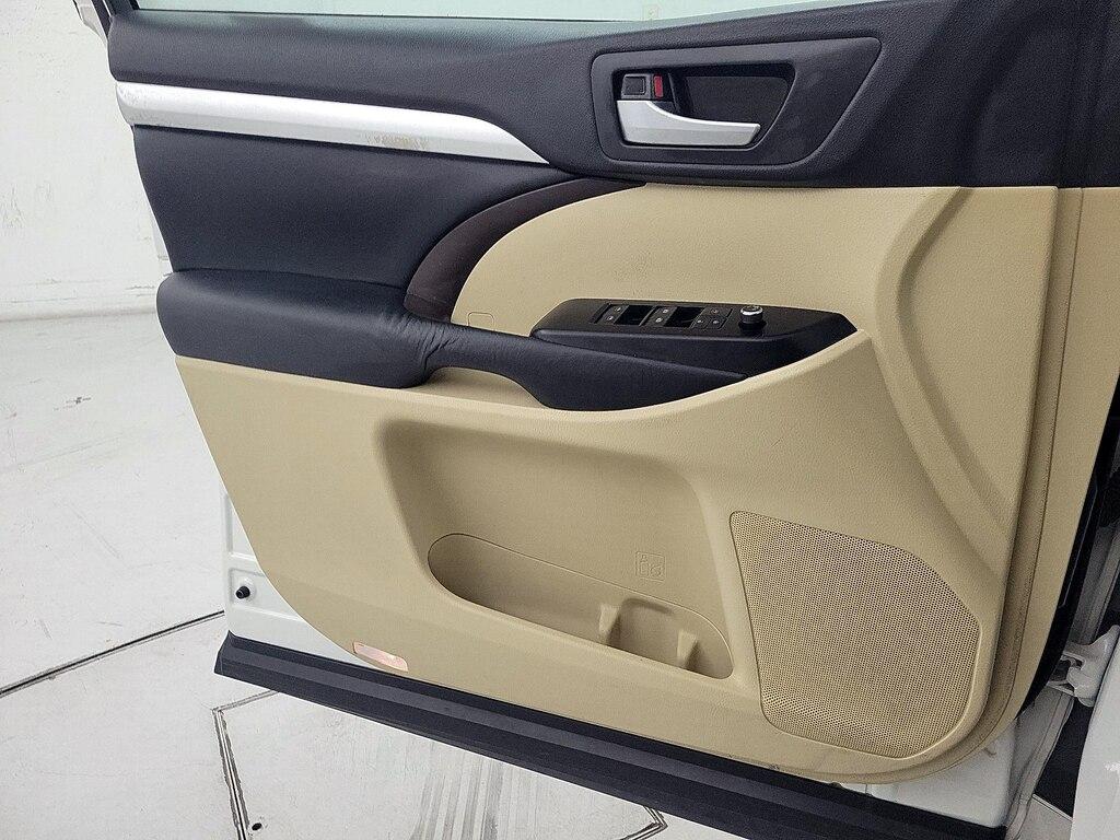 used 2015 Toyota Highlander car, priced at $23,998