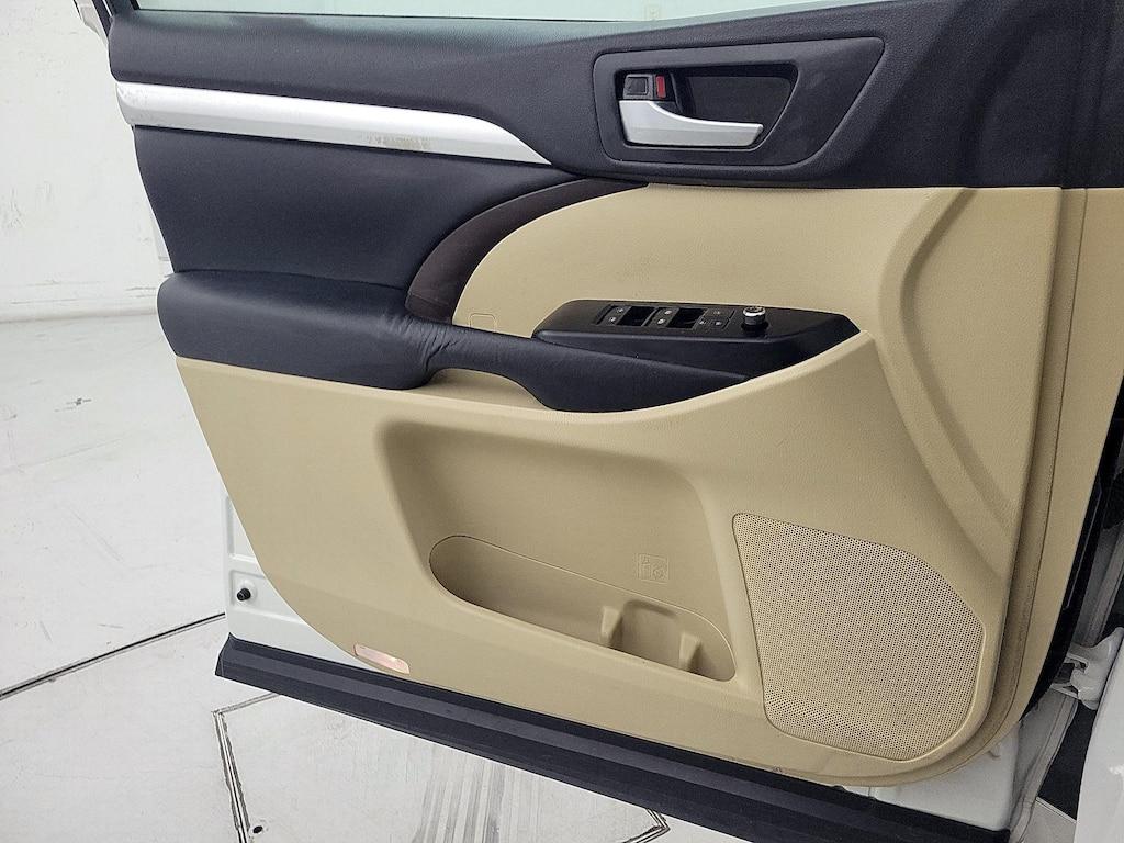 used 2015 Toyota Highlander car, priced at $23,998