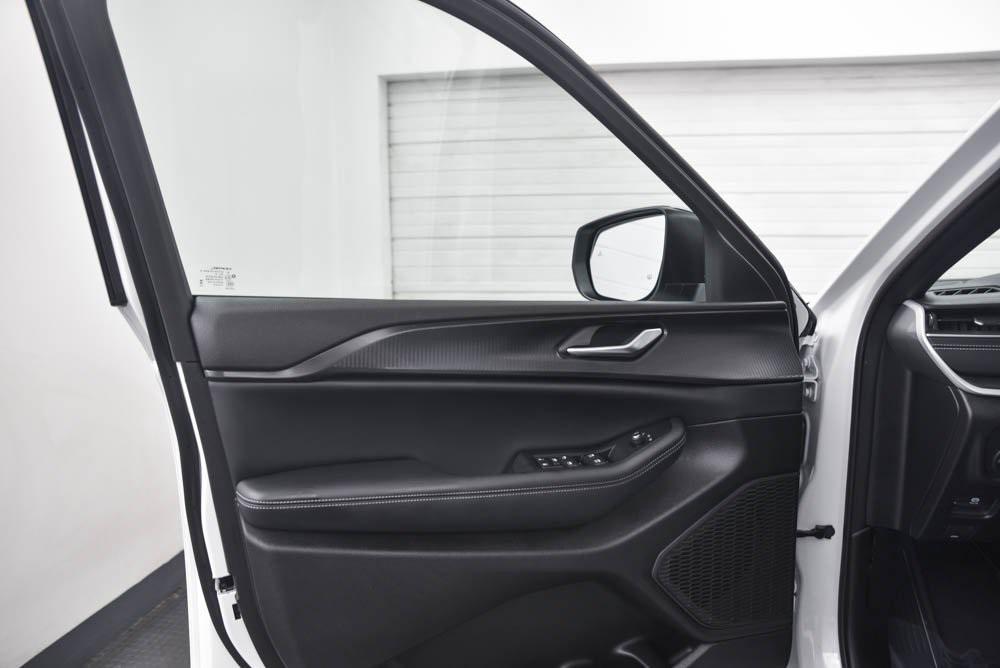 used 2024 Jeep Grand Cherokee L car, priced at $33,980