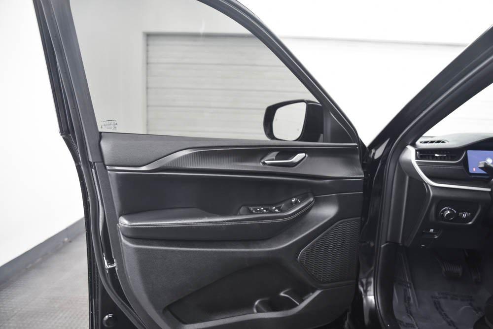 used 2023 Jeep Grand Cherokee car, priced at $31,480