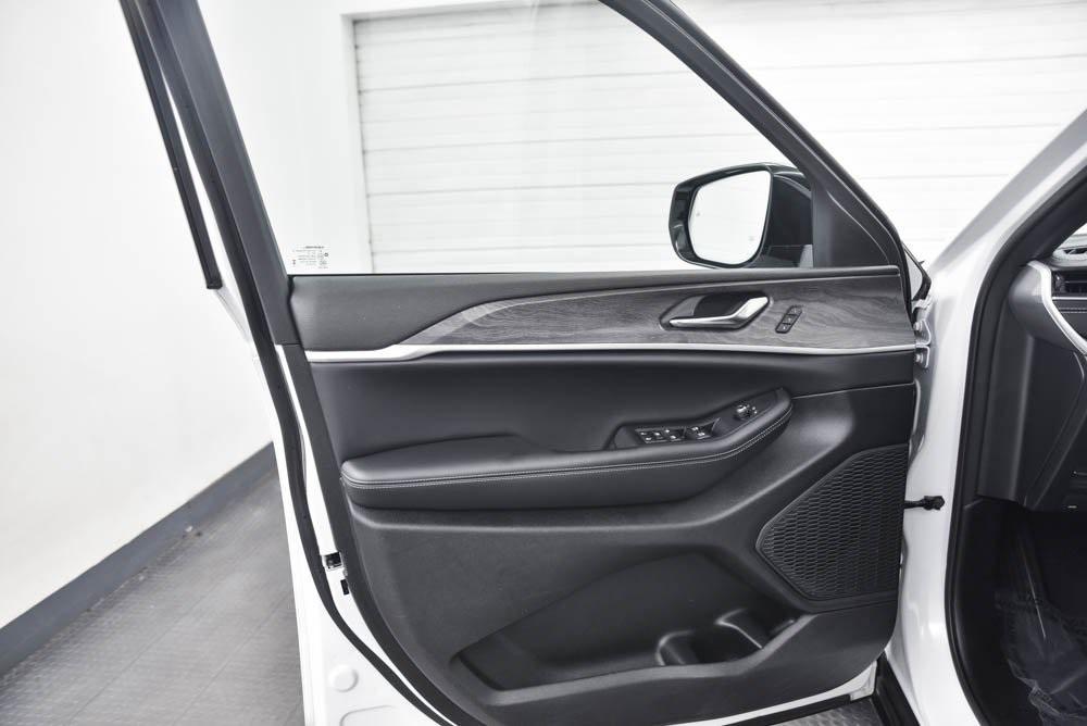 used 2024 Jeep Grand Cherokee L car, priced at $30,980