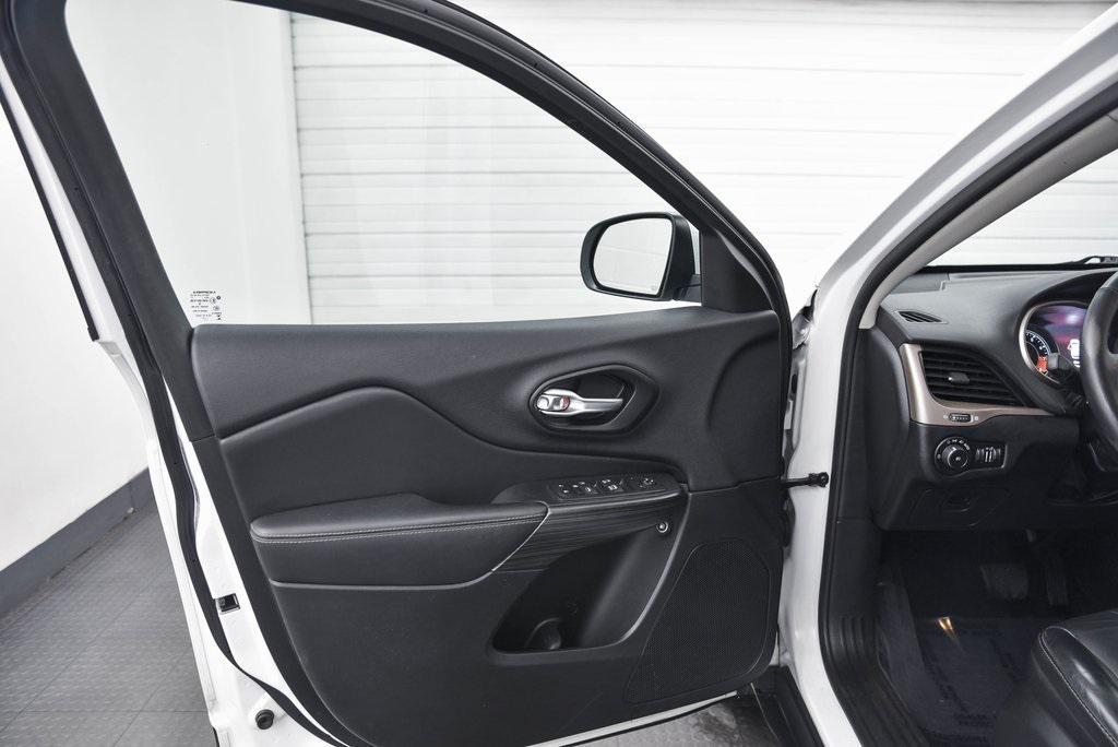 used 2015 Jeep Cherokee car, priced at $14,990