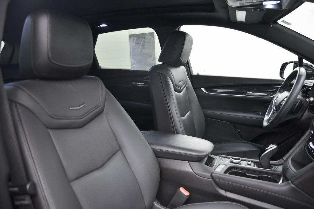 used 2022 Cadillac XT5 car, priced at $29,991