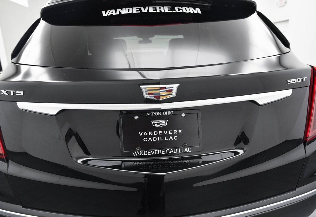 used 2022 Cadillac XT5 car, priced at $29,991