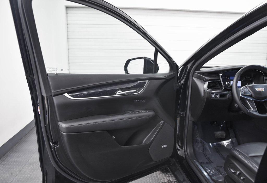 used 2022 Cadillac XT5 car, priced at $29,991