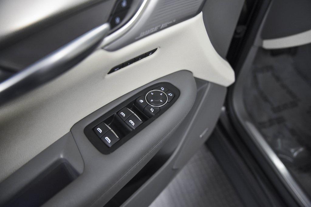 used 2023 Cadillac XT5 car, priced at $32,490